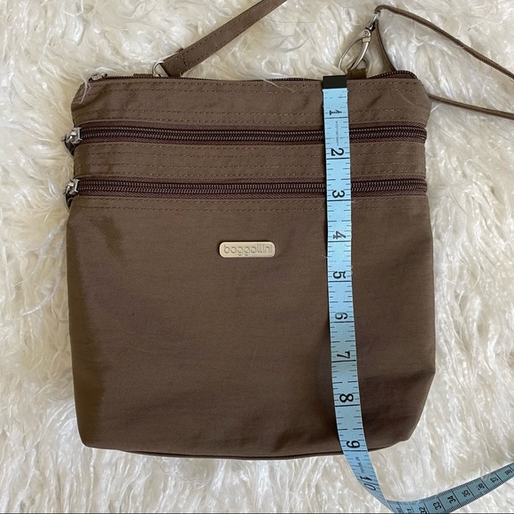 Baggallini Brown Crossbody Bag & Matching Wristlet - Picture 15 of 16
